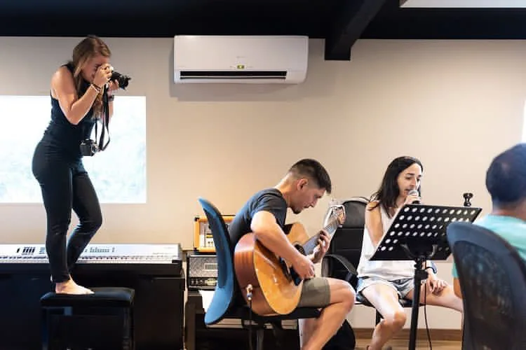 AC3085E6-65BA-4287-9E31-4F8BC3A2CC47